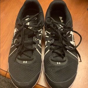 Size 10 black/white Under Armour tennis shoes.